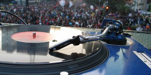 music-to-the-people-1494335.jpg
